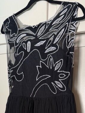 ASOS 🖤🤍BLACK🤍🖤 WHITE EMBROIDERED MESH DETAIL SLEEVELESS DRESS SIZE 8 🌟EUC🌟